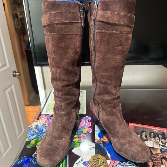 Boots - Picture 2 of 4